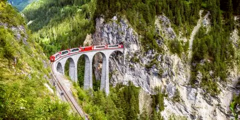 Titelbild für Schweizer Bahnwahnsinn – exklusiv mit Top Hotels